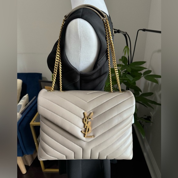 Saint Laurent Medium Loulou - Picture 15 of 16